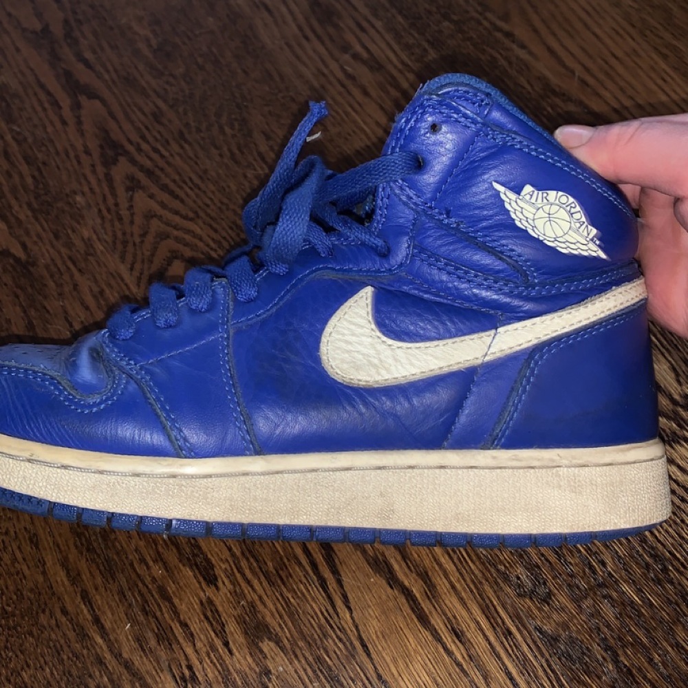 Jordan 1 Retro High “Hyper Royal “